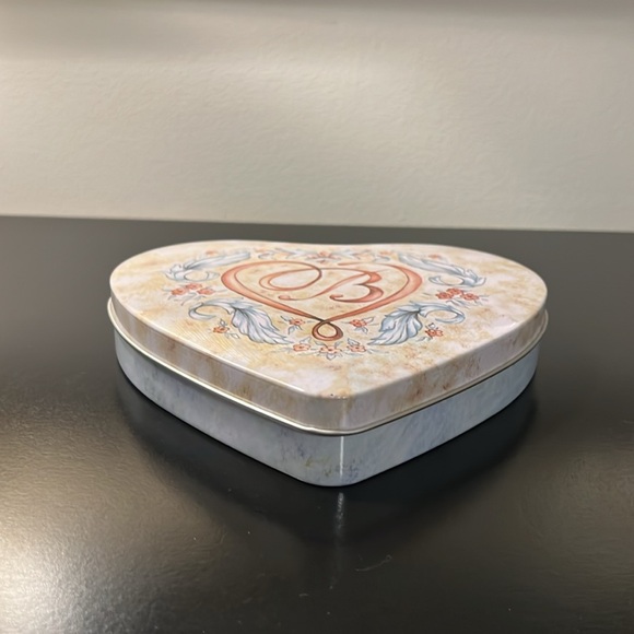 Brighton Heart Shaped Tin - Picture 2 of 8